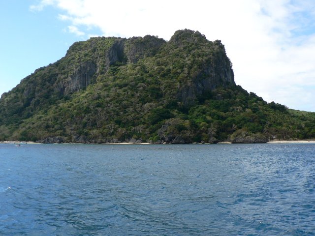 05- Le rocher dominant le mouillage de Sawa-i-lau 